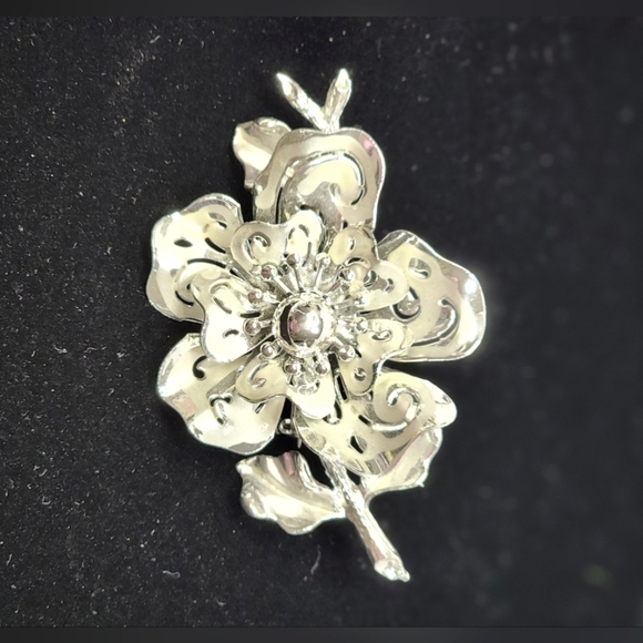 Vintage Signed Coro Silvertone Polished and Matte Tone Floral Brooch Pin - Picture 2 of 10